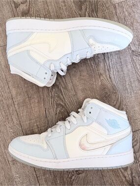 Jordan - (GS) Air Jordan 1 Mid 'Frozen' , US size 7Y